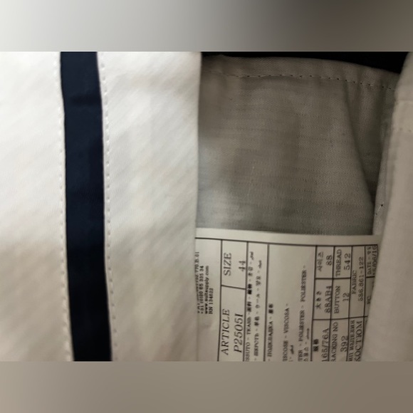 Suitsupply Size 34R Navy suit with 30/30 pant. Like New… hardly warn. - Picture 4 of 6